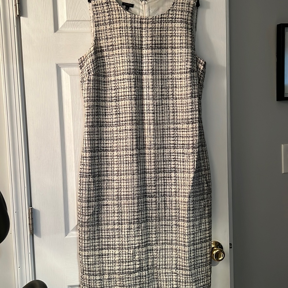 A-line sleeveless dress